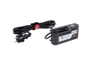 Netzteil für Arbeitsleuchte mit robustem Design und universellem Anschluss für Akku-Leuchten.