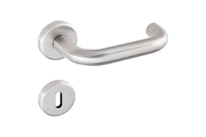 Türdrücker aus mattem Edelstahl mit ergonomischem Design für Wohn- und Privatbereiche.