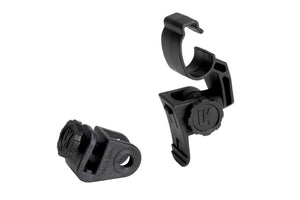 Helmhalter für Taschenlampe, stabiler Halt, geeignet für Standardschutzhelme, leicht und kompakt.