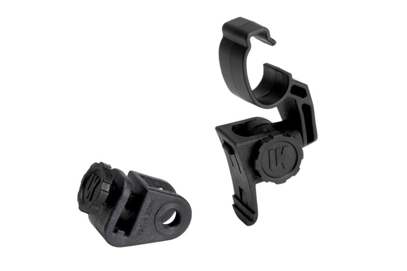 Helmhalter für Taschenlampe, stabiler Halt, geeignet für Standardschutzhelme, leicht und kompakt.