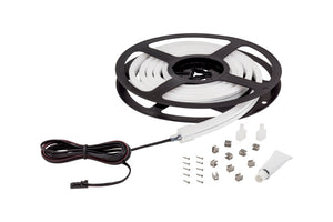 Lange 2000 mm LICHTBA-LED-Leuchte mit gleichmäßigem Licht und modernem Design.