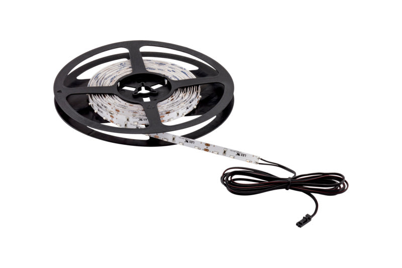 LED-Leiste LICHTBA-LED mit warmweißem Licht, 5000 mm lang und schlankem Design.