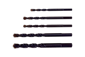 Set von Mehrzweckbohrern in einer transparenten Aufbewahrungsbox, geeignet für verschiedene Materialien.