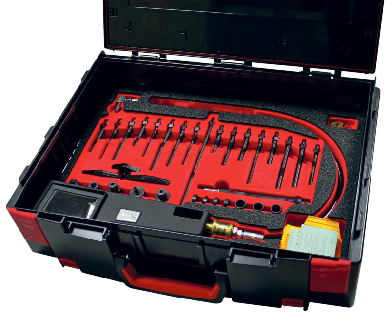 Werkzeug Kompressionsprüfer Set für Diesel mit Manometer und Anschlussadapter in robuster Ausführung.
