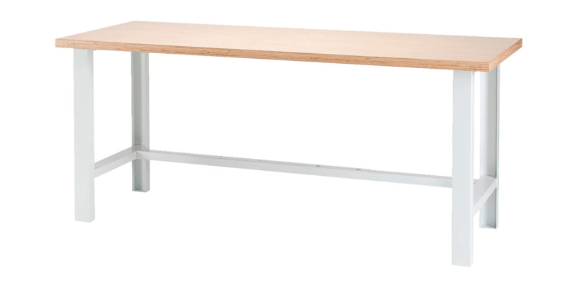 Robuste stationäre Werkbank mit 1500 mm Arbeitsfläche und integriertem Stauraum für Werkzeuge.