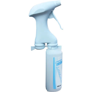 Ein weißes Sprühkopfsystem mit Flasche und blauem Etikett.