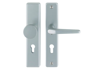 Schutzbeschlag aus robustem Aluminium in silberner Farbe für Türen und Fenster.