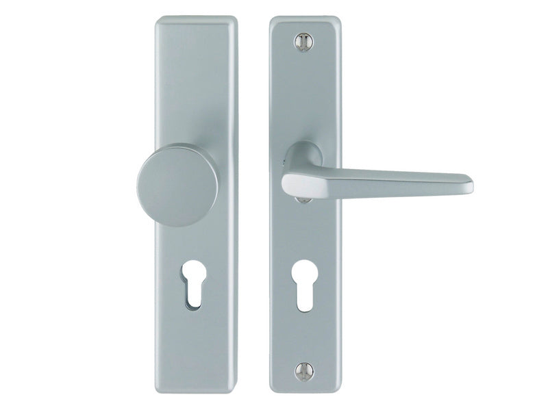 Schutzbeschlag aus robustem Aluminium in silberner Farbe für Türen und Fenster.