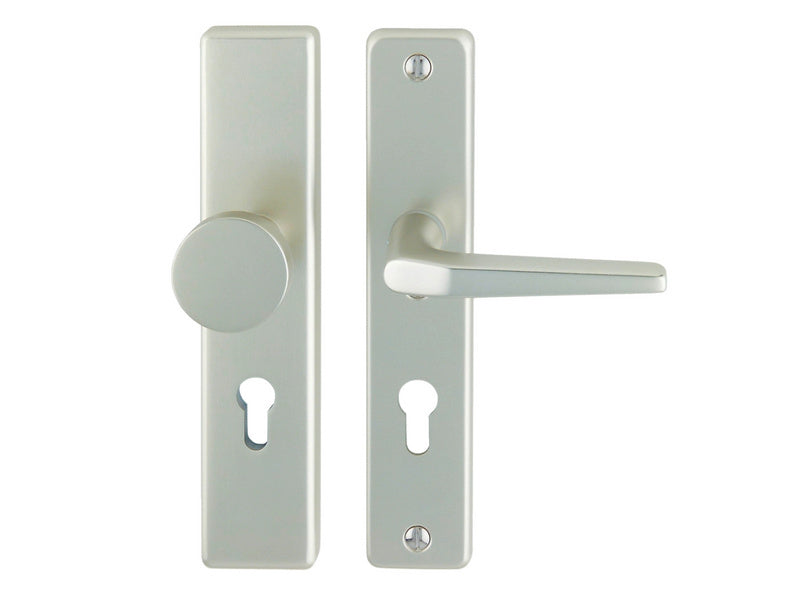 Aluminium-Schutzbeschlag SBS-ALU-S30 in silber, robust mit einfacher Montage für Türen und Fenster.