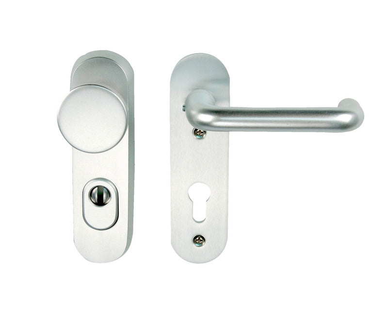 Silberner Aluminium-Schutzbeschlag mit robustem Design für Türen und Fenster.