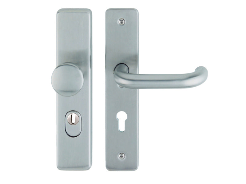 Edelstahl-Schutzbeschlag mit mattem Finish, ideal für Türen und hohe Sicherheit.