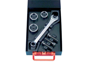 Vier verschiedene Blechlocher aus robustem Stahl im Set für präzises Stanzen von Metallblechen.