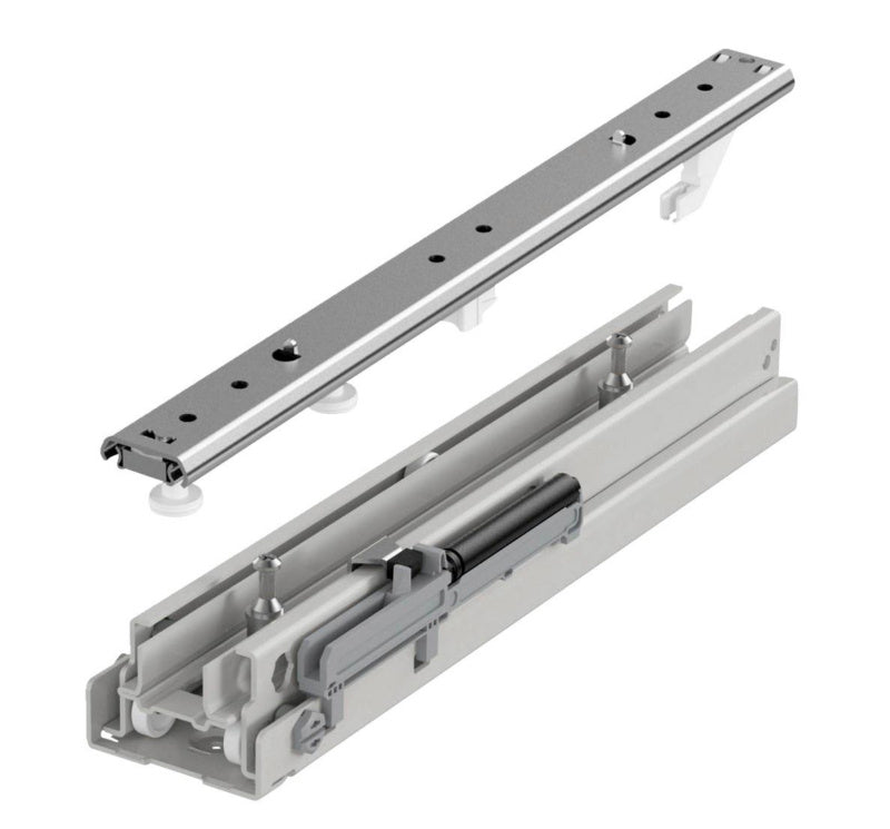 Hochschrankauszug mit Rollenführung, ideal für die organisierte Aufbewahrung in der Küche.