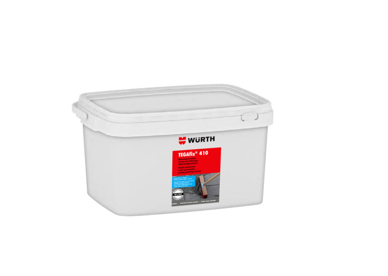 Verfugung FUG TEGAFIX 410 wasserdurchlässige Abdichtungsmasse in weißem Behälter.