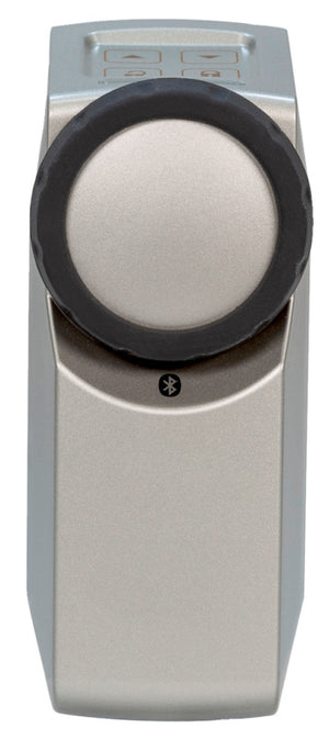 Silberner Türschlossantrieb TRSHLOANTR-CFA3100 mit schlankem Design und Smart Home Kompatibilität.