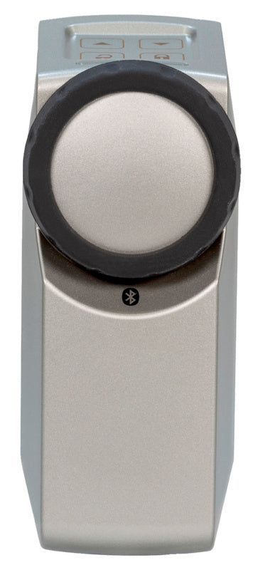 Silberner Türschlossantrieb TRSHLOANTR-CFA3100 mit schlankem Design und Smart Home Kompatibilität.