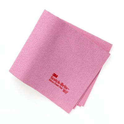 Ein rosa Scotch-Brite Mikro Duett Pad mit Logo.