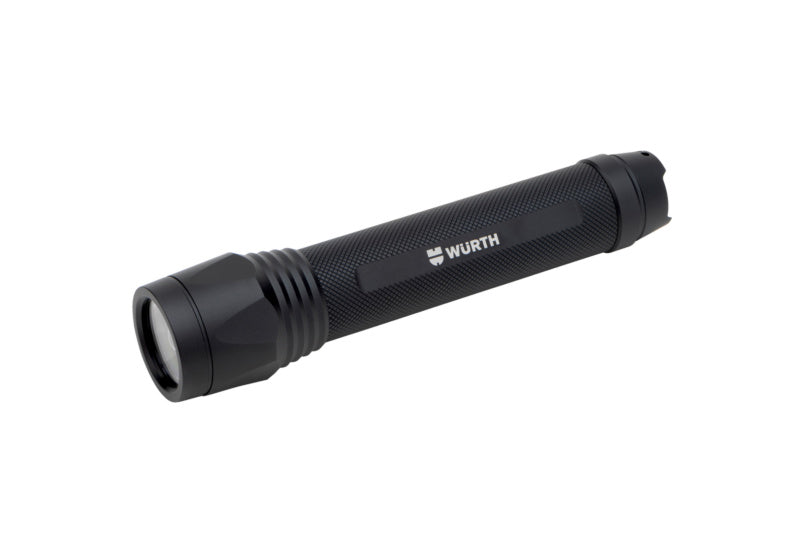 Robuste Taschenlampe TLA mit verstellbarem Zoom und bis zu 1000 Lumen Lichtstärke.