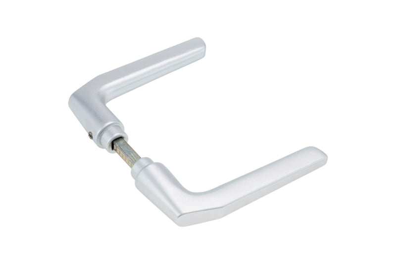 Silberner Türdrücker aus Aluminium mit ergonomischem Design, ideal für Wohn- und Privatbereiche.