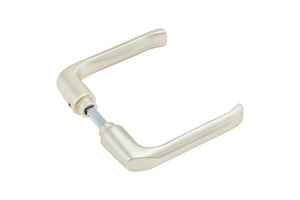 Türdrücker aus Aluminium mit ergonomischem Design für Wohn- und Privatbereiche.