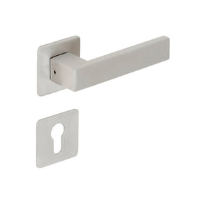 Edelstahl-Türdrücker mit ergonomischer Form und modernem Design für Wohn- und Privatbereiche.