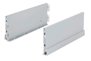 Zargensystem NP-Scala in der Farbvariante ICE, Höhe 186 cm, Nischenlänge 270 cm.