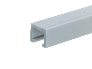 Schiebetürbeschlag für Falttüren aus silbernem Metall mit eleganter Linienführung.