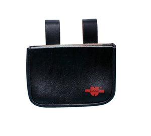 Schwarze Gürteltasche mit zwei geräumigen Taschen und verstellbarem Gurt für vielseitige Nutzung.