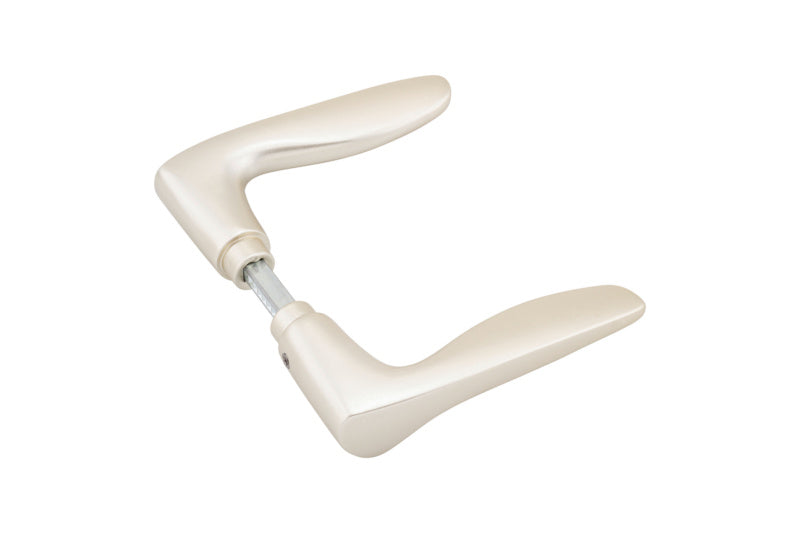 Türdrücker aus Aluminium in Neusilber für Wohn- und Privatbereich mit ergonomischem Design.