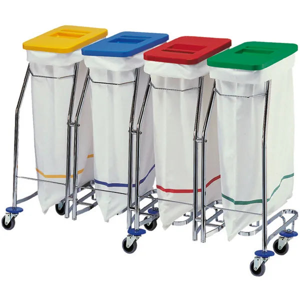 Vierfach Wäschesammler mit farbigen Deckeln und Rollen.