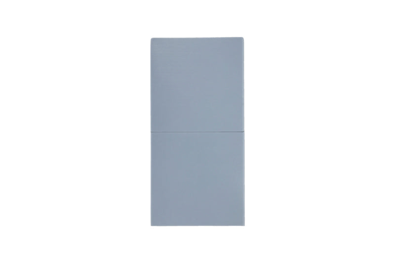 Quadratische Möbelgleiter in strapazierfähigem Material zum Schutz des Bodens und für einfache Bewegung.