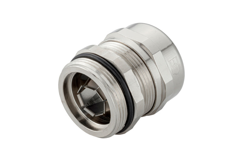Kabelverschraubung aus Messing mit metrischem Gewinde und Dichtlippe für Kabelschutz.