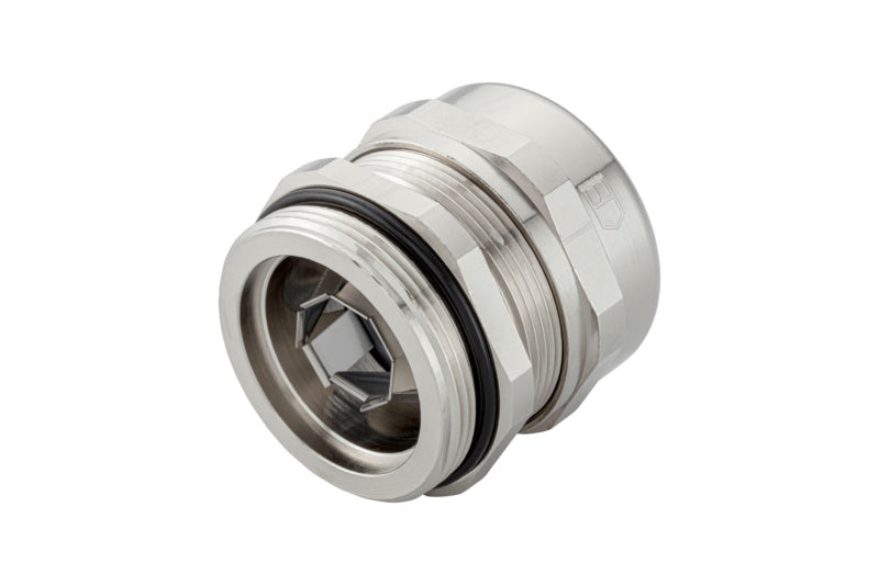 Metrische Kabelverschraubung aus Messing mit Dichtlippe für sicheren Kabelschutz.