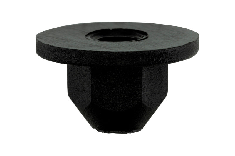 Schwarze Kunststoffmutter KSTMU-VW/AUDI, ideal für VW und AUDI Modelle, in Packung zu 50 Stück.