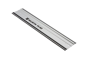 Zubehör für Elektrosägen, einschließlich Sägeblätter und Führungsschienen, in verschiedenen Größen.