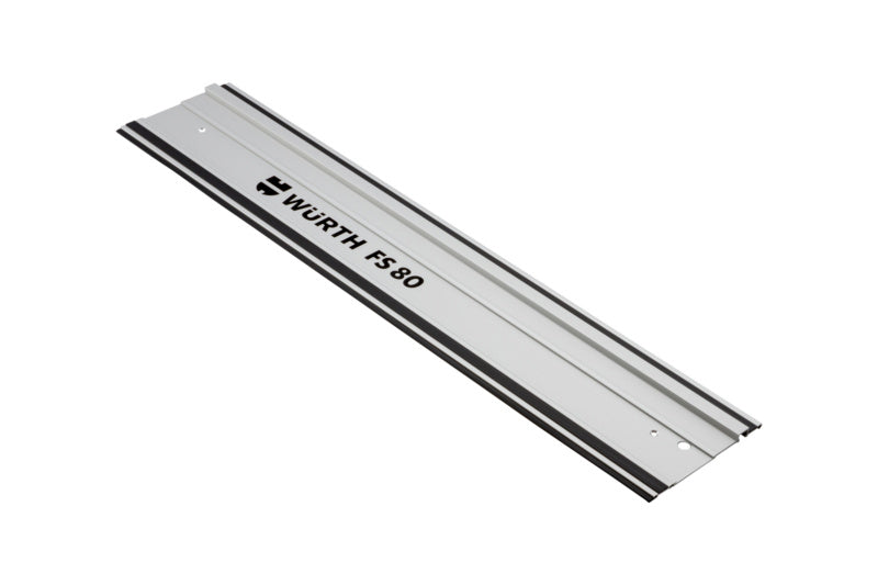 Zubehör für Elektrosägen, einschließlich Sägeblätter und Führungsschienen, in verschiedenen Größen.