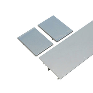 Silberner Schiebetürbeschlag aus Aluminium für Zimmertüren, pulverbeschichtet und robust.