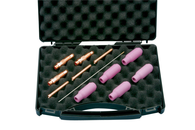 Set mit Wasserflasche, Rucksack, Wickeltasche, Einkaufstasche und Küchenhelfern.