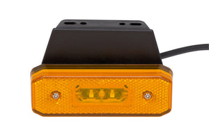 Seitenmarkierungsleuchte für Nutzfahrzeuge mit ADR-Zulassung in leuchtendem Orange.