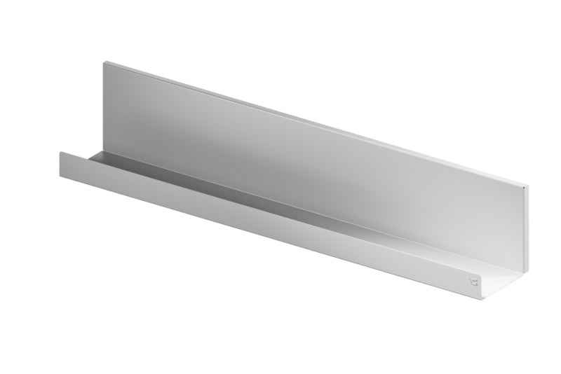 Modulares Regalsystem aus robustem Material zur Werkstattorganisation mit mehreren Ebenen und Zubehör.