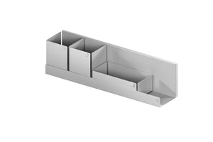 Modulares Regalsystem aus robustem Material zur Werkstattorganisation mit mehreren Ebenen und Zubehör.