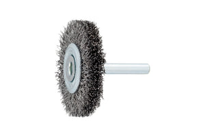 Schaftrundbürste Bohrmaschine SHFTRDBURST mit ergonomischem Griff und mehreren Bürstenaufsätzen.