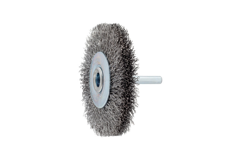 Schaftrundbürste für Bohrmaschine SHFTRDBURST mit ergonomischem Griff und mehreren Bürstenaufsätzen.