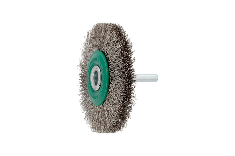 Schaftrundbürste Bohrmaschine SHFTRDBURST mit ergonomischem Griff und Wechselaufsätzen für verschiedene Anwendungen.