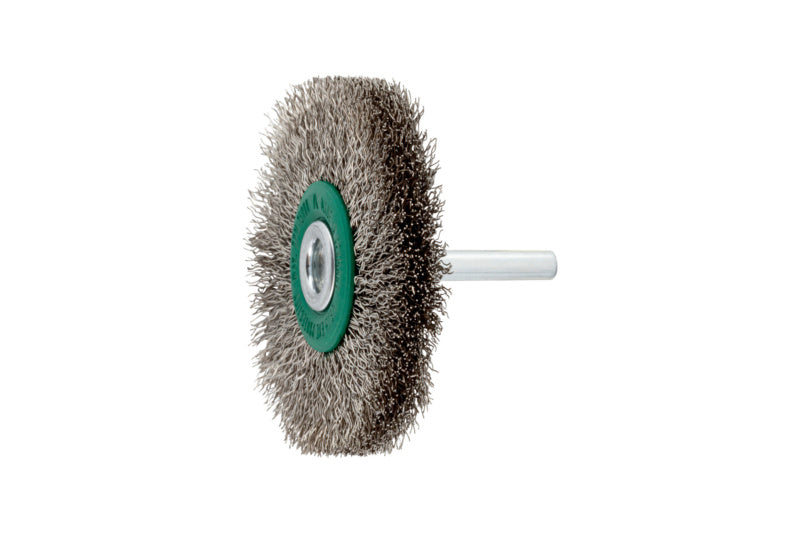 Schaftrundbürste Bohrmaschine SHFTRDBURST mit ergonomischem Griff und verschiedenen Bürstenaufsätzen.