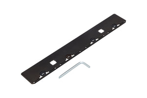 Elektrosägen Zubehörset mit verschiedenen Sägeblättern und Führungsschienen für präzise Schnitte.