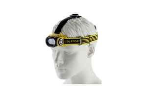 Akku-Stirnleuchte mit verstellbarem Kopfband und bis zu 500 Lumen Helligkeit.