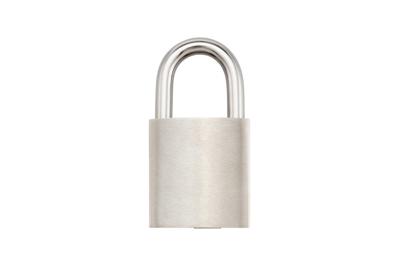Schließanlage mit vier robusten Vorhängeschlössern für flexible und sichere Zugangsregelung.