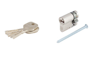 Halbzylinder der Schließanlage Akura 44 in robuster Ausführung für Sicherheit und Zuverlässigkeit.