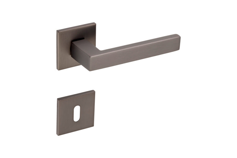 Edelstahl Türdrücker mit ergonomischem Griff und CLICKFIX Mechanismus für Wohn- und Privatbereiche.